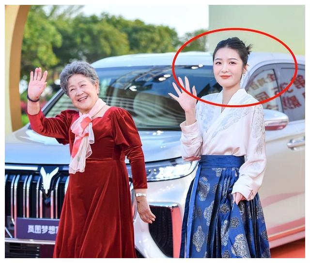 红毯生图成女星“照妖镜”：毛晓彤脸僵，朱迅狰狞，沈梦辰又变了