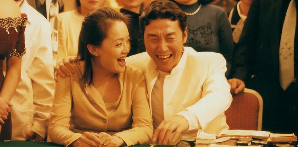 赵燕国彰|赵燕国彰:演“豪哥”一角走红,娶瑞典美女,岳母是希腊贵族