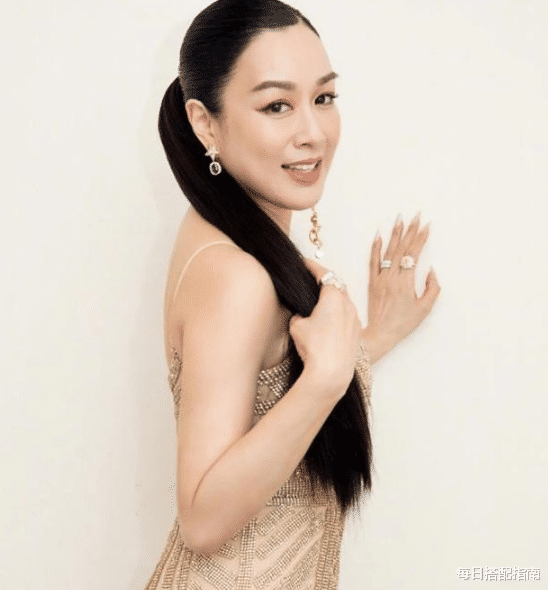 发型 女人过了四十岁,做发型千万别踩这五种“雷”,显老又显土气