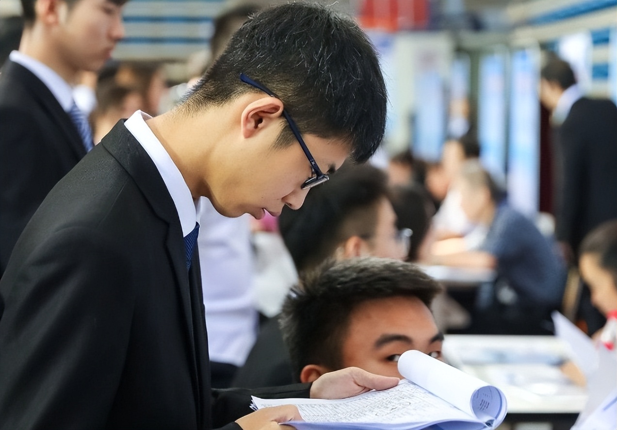 国企|国企年年招贤纳士,为啥依旧有学生挤不进去?原因很现实