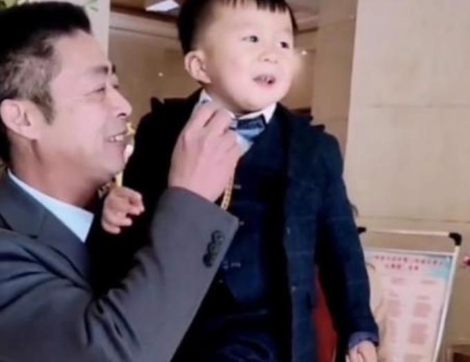 童颜|浔阳夜晒照为姚爸庆生,合照细节超级圈粉,田静当天并未直播带货