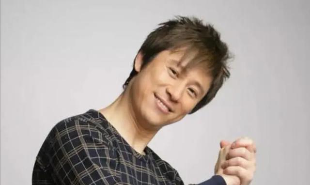 |解晓东：曾连登14年春晚，巅峰时退隐，53岁颜值依旧耐打