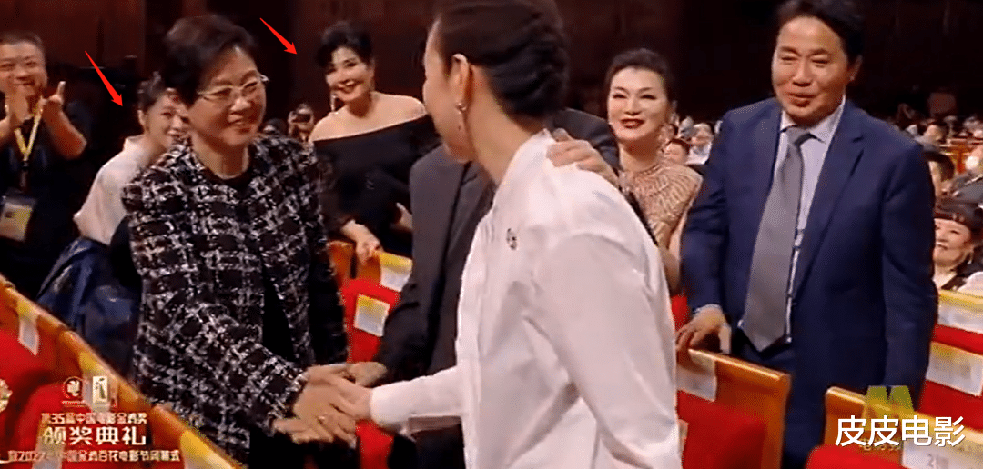 倪妮|齐溪哽咽,朱一龙捂脸,金鸡奖明星表情失控,千娇百媚,真好看