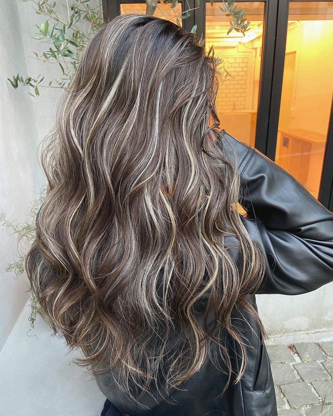 短发 白发阿姨做纹理短发,年轻女生做狼尾发型,效果都很美