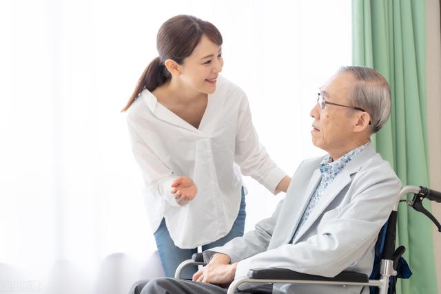 我退休金5千,存款45万,却因年轻时走错三步路导致晚年过得凄惨