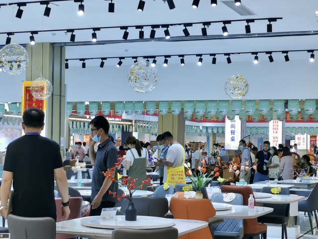 住房公积金|三天超3万人！华丰中国郑州家具展为行业注入“强心剂”