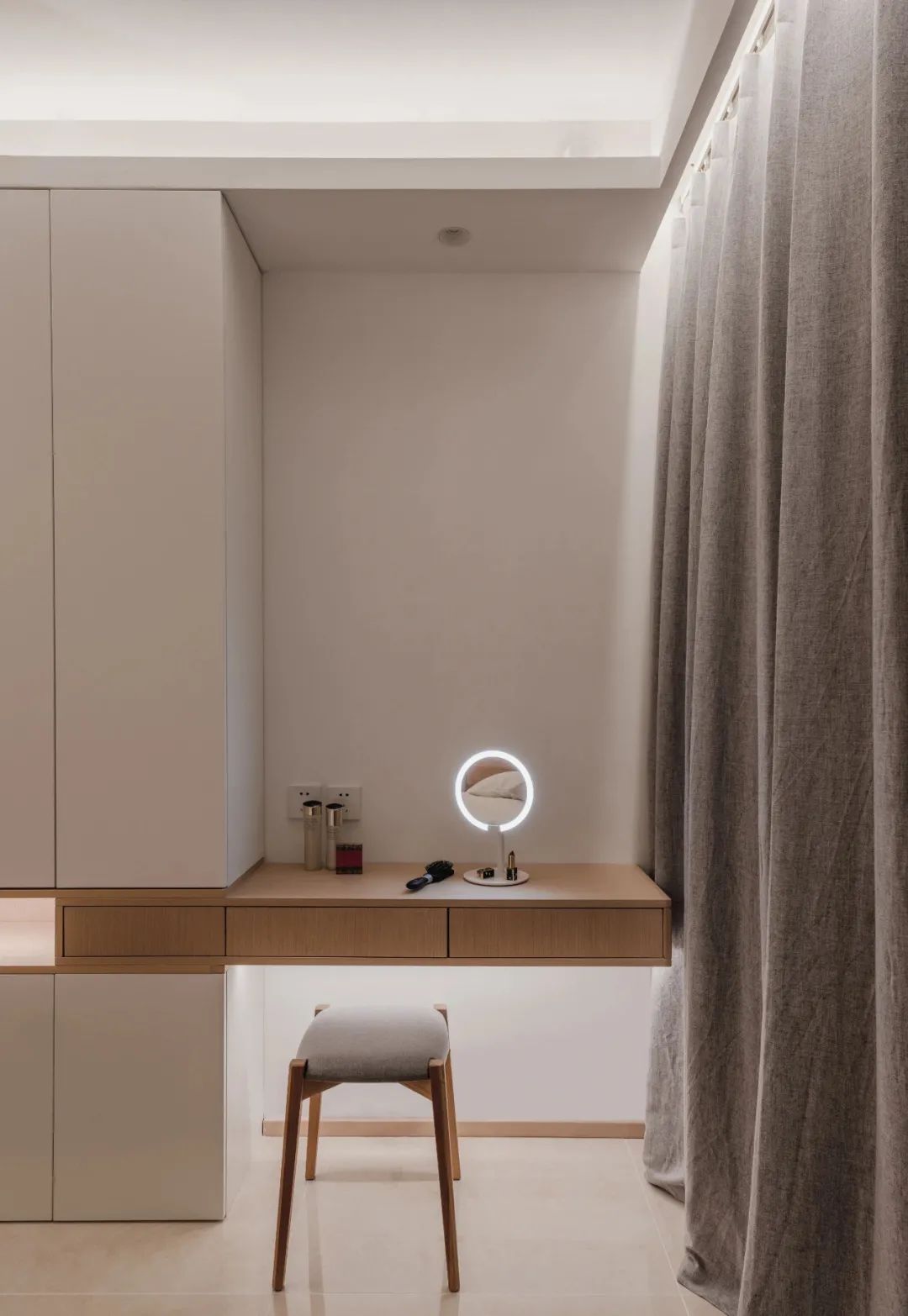 1张书桌占1间房,难怪你家不够住,角落腾1㎡打悬空桌一样办公!