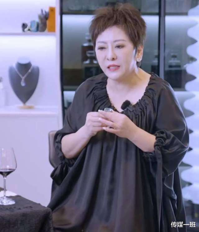 丁佩|向华强前妻丁佩：李小龙死在她的房间，女儿向咏恒是“珠宝女王”