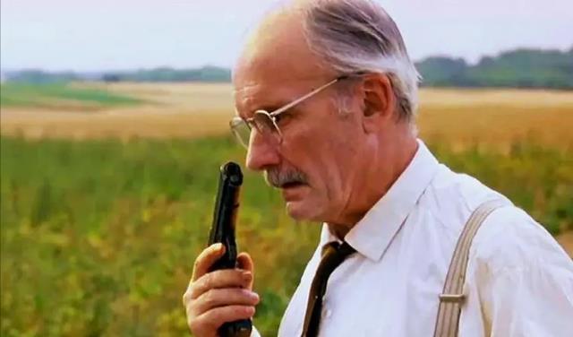 梅尔|范多梅尔拍摄时，用场面调度构筑真实体验，引导观众走入剧情