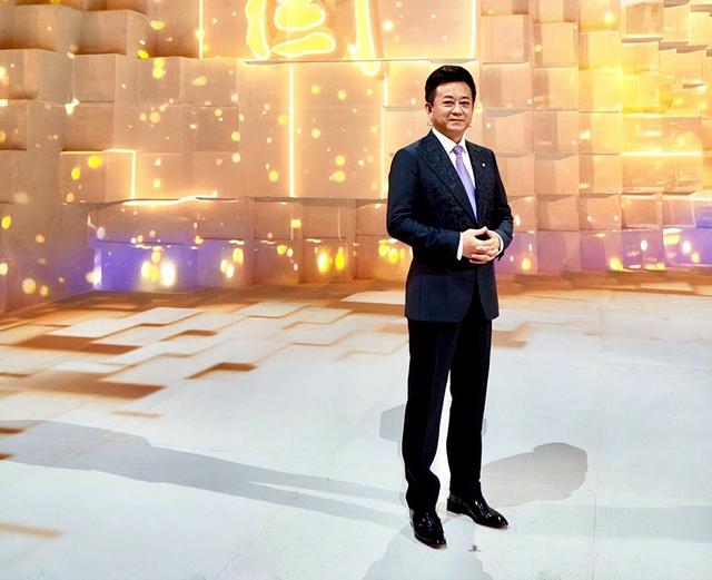 朱军|朱军胜诉后首次晒照,精神抖擞充满干劲,阔别4年将重返春晚舞台