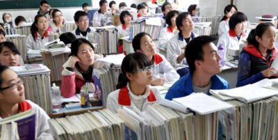 大学生|新型“啃老”正在盛行,做父母的夸赞孩子好,外人却不这么认为!