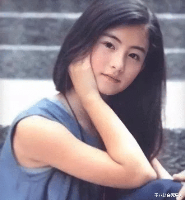 董洁|同样20岁的年纪，一个亭亭玉立，一个“土”成大妈，差距真大啊