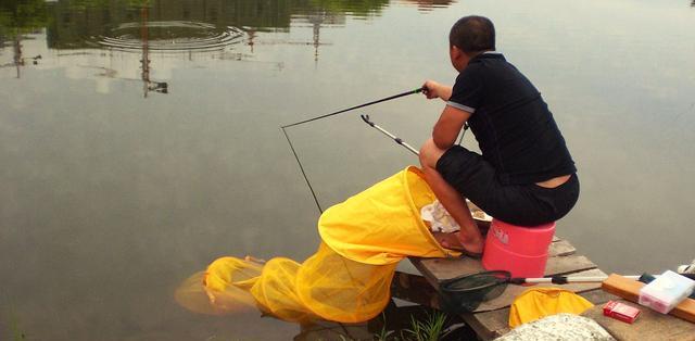 退休|广东一男子回老家过年,在水库野钓收获大甲鱼,却是一只外来物种