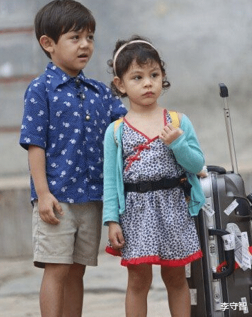 刘烨|刘烨晒混血儿女演话剧照，诺一帅气霓娜漂亮，他表示很好看很惊喜