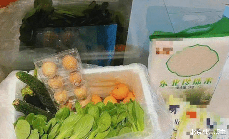 周深|疫情持续发酵，周深默默为歌迷捐赠物资，暖心举动引起全网共鸣！