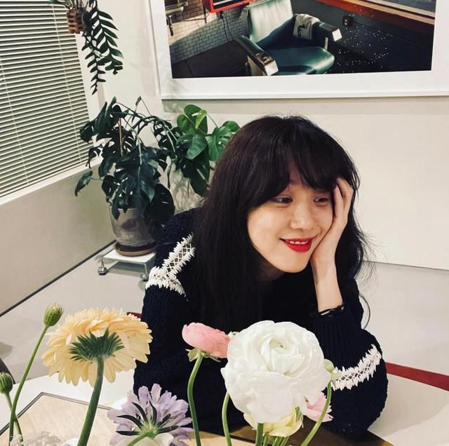 衣帽间|41岁郑丽媛独居19年,书墙衣帽间那叫一个震撼,简直是人间理想