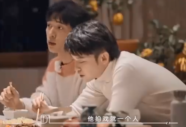 |助理跪地上帮换鞋、手接漱口水,明星的“贵族待遇”该停了