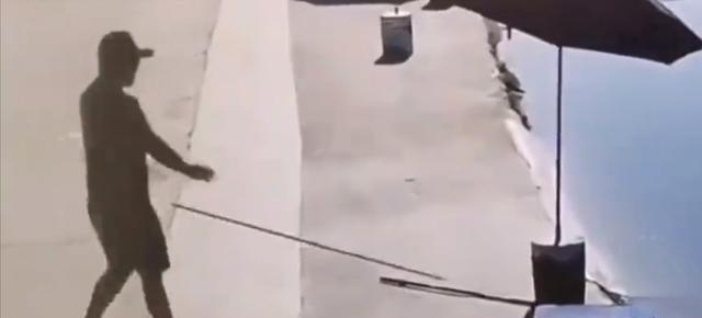 |钓鱼人蒙圈啦！男子盘黑坑中大鱼，鱼竿连续断3次，网友：放手吧