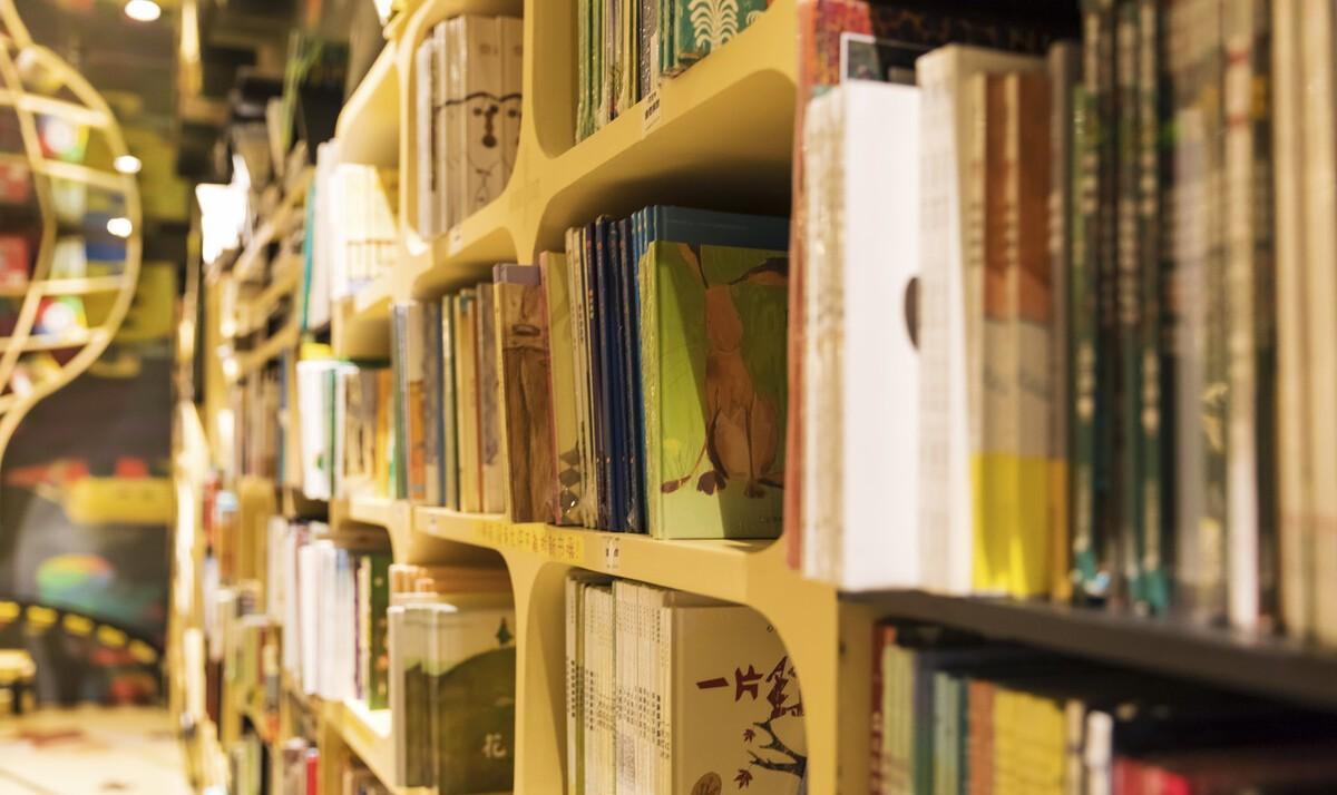 曾毅|妻子请男闺蜜来家吃饭，因遇暴雨留宿一晚，突然回家的他坚决离婚