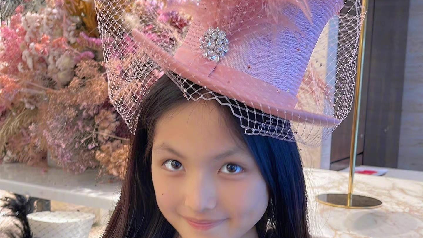 王诗龄|李湘为女儿庆生，13岁王诗龄美出新高度，粉色礼帽尽显公主范儿