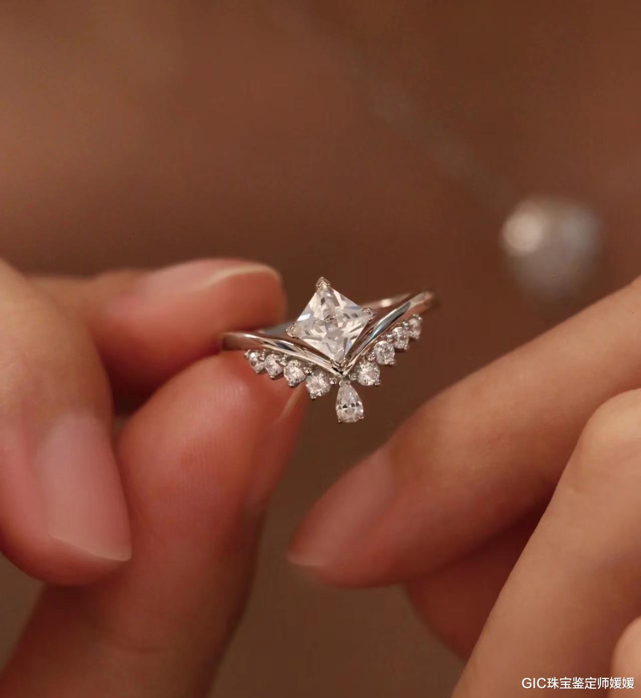 源自欧洲皇室的切割工艺,自带高贵品质,运用到翡翠上新颖又独特