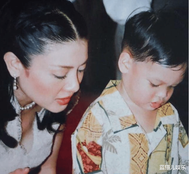 诗妮娜|诗妮娜情商越来越高，沉稳低调帮衬储妃，两位佳丽彰显姐妹情深