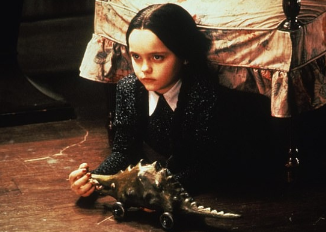 亚当斯一家|女星丽莎·洛林吸烟后不省人事,家人决定拔管放弃治疗,终年64岁