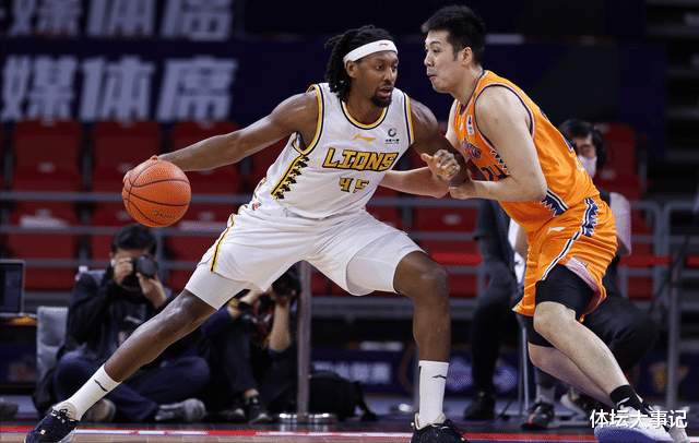 广厦|又是2-0！广厦赢上海，孙铭徽24＋9，王博有奇兵，小将坑苦李春江