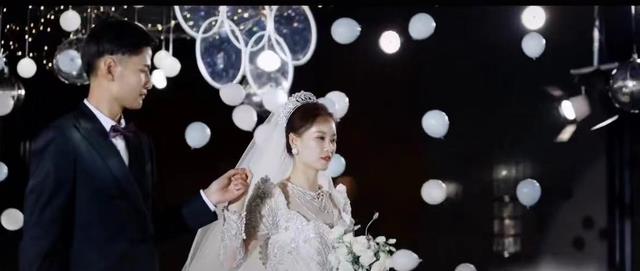 江苏省|世界冠军杨家玉嫁江苏帅小伙!陪嫁750万阵仗大,郎才女貌似明星