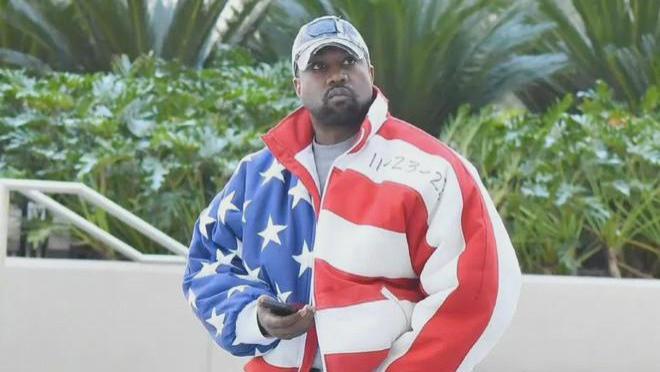 金·卡戴珊|金·卡戴珊的反击来了！举报Kanye恶意造谣，请钢琴师提供叫醒服务