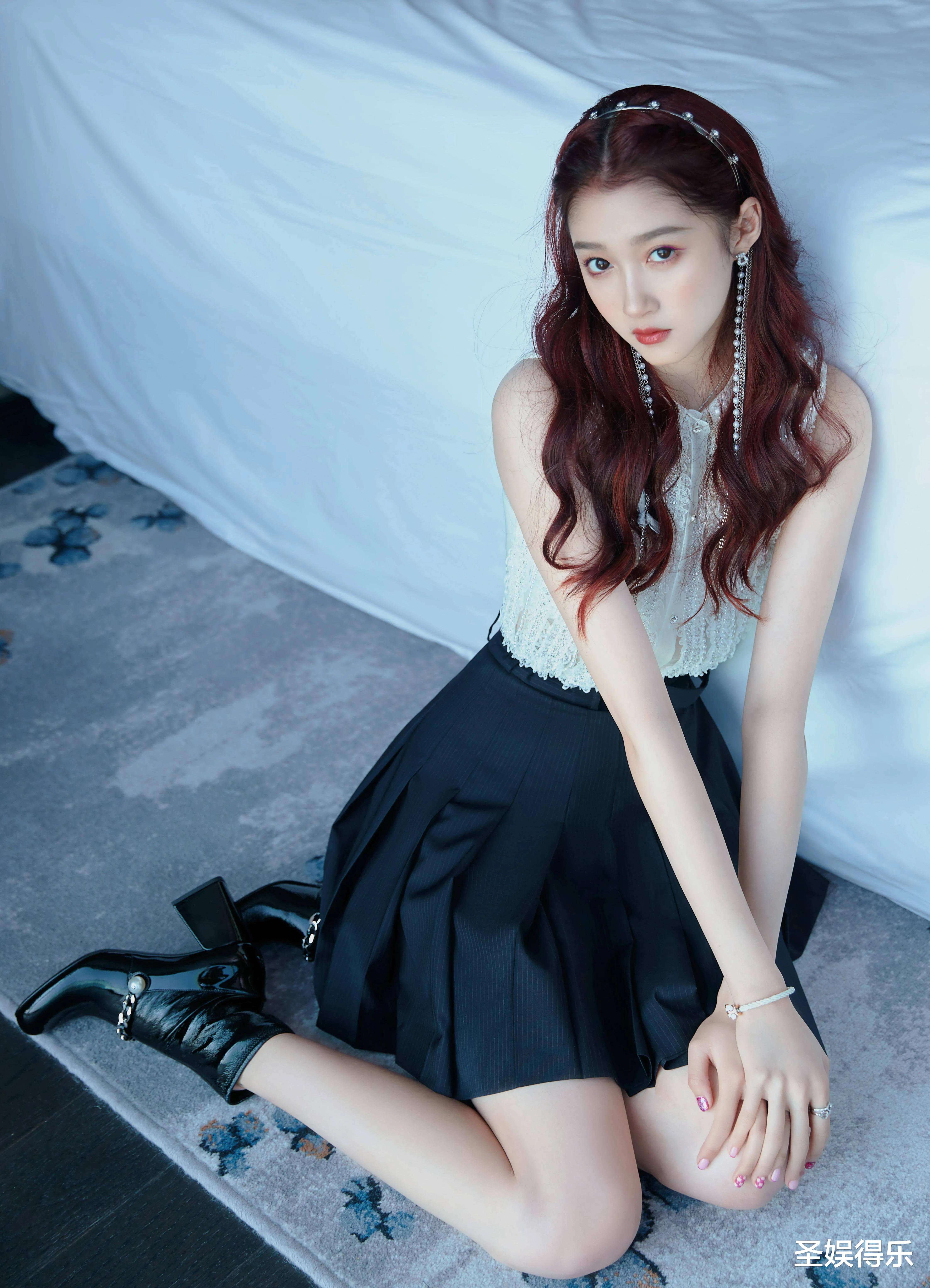 关晓彤|有种“性感”叫关晓彤，当看到她的泳衣照，吃瓜：这谁不稀罕呢！