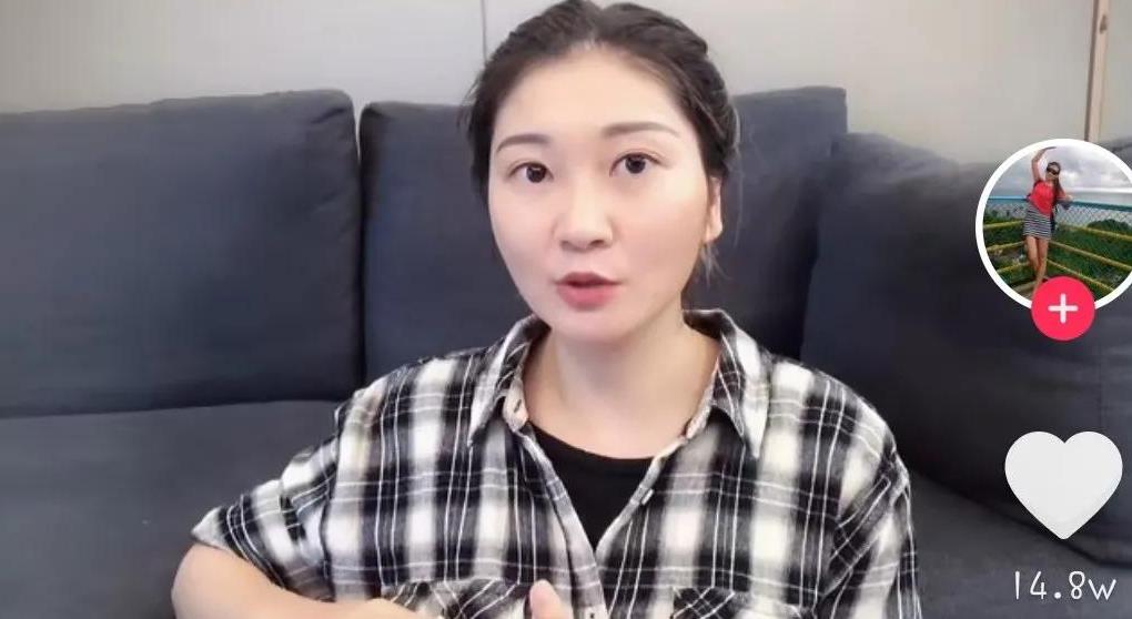 认识3天，男子买花向洗脚妹求婚，网友称赞女孩2个举止很得体。