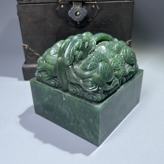 |清 和田玉碧玉祥云龙钮印章