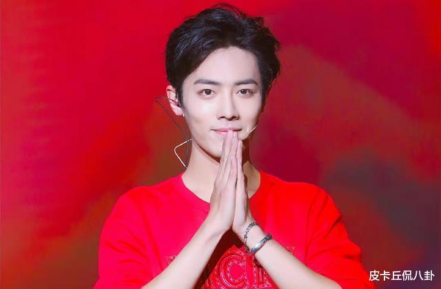 肖战|《芒果台》评价肖战海边写真照,三个“永远”表达祝福,保持热爱