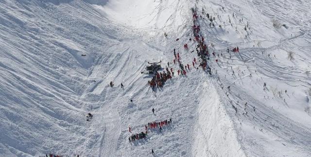 阿尔卑斯山|雪崩的威力有多大？阿尔卑斯山雪崩，3分钟摧毁了半个村庄