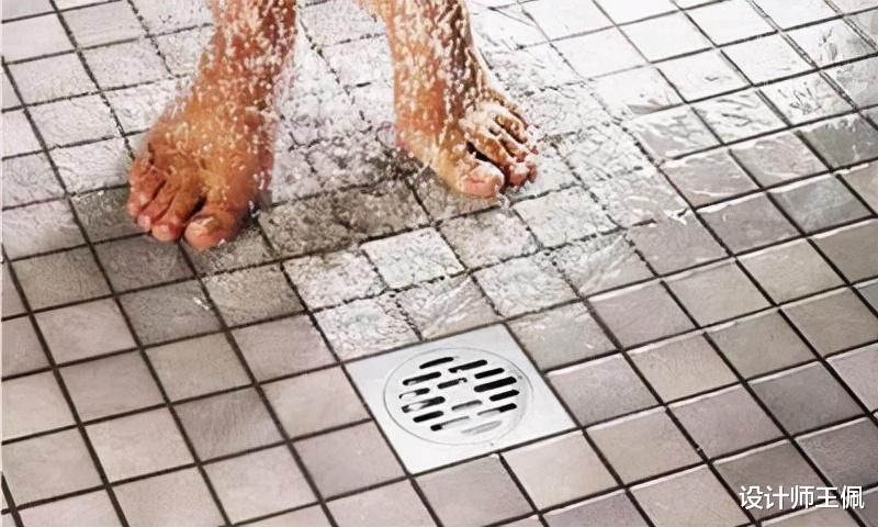 卫生间的斜坡排水早过时了,聪明的人都会这样做,你还不知道吗?