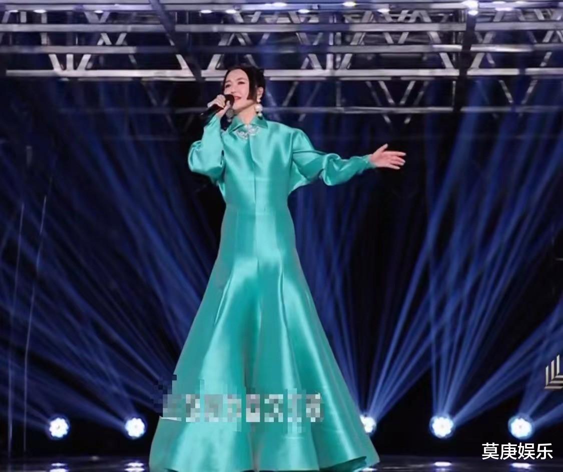 孙楠|53岁孙楠近照曝光,满脸沟壑脖子上都是疙瘩,太显老被指像老奶奶