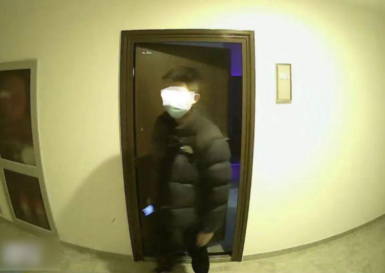 年轻女租客“爱情买卖”,被对门记录,十余人光临门槛都被踏破了