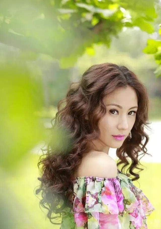 刘心悠|“姬圈大佬”刘心悠:16年不谈男友,和同性虐恋,背后的隐秘往事