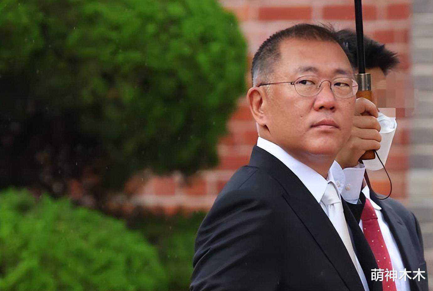 |三星最小继承人罕见露面，穿短裙参加婚礼，韩国网友指责她不礼貌