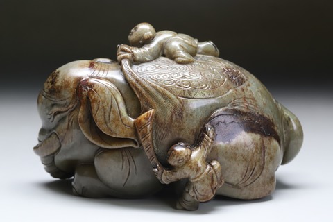 和田玉籽料|舊藏和田玉籽料“老提油 童子洗象”摆件