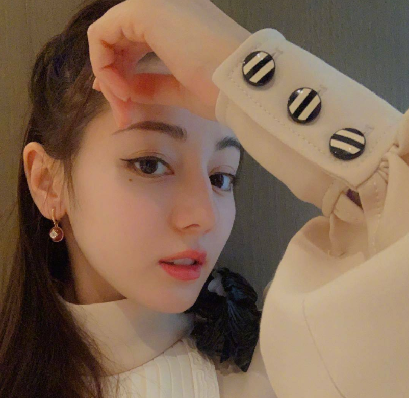 迪丽热巴|热巴怀孕风波升级!被曝要去国外工作,张碧晨当初就是在海外生女!