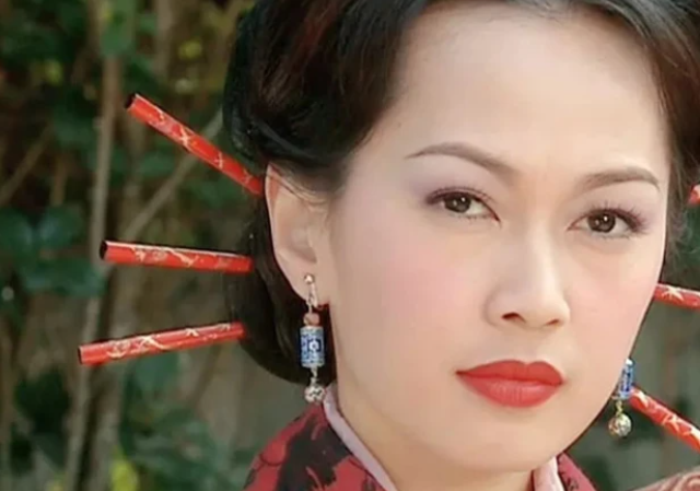 姚莹莹|爱上渣男姚莹莹只能独自带娃,生活艰难被岁月带走青春