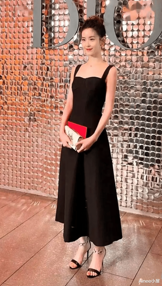 裙装|章泽天和章子怡刘嘉玲比美，穿条黑裙就挺高调，气质才是资本
