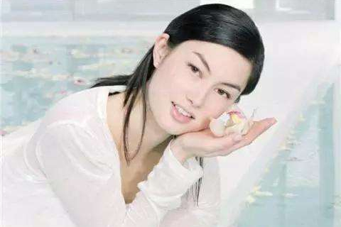 玉兰油|“玉兰油女神”丹尼尔:女儿11岁了,和富豪老公离婚后开菜馆