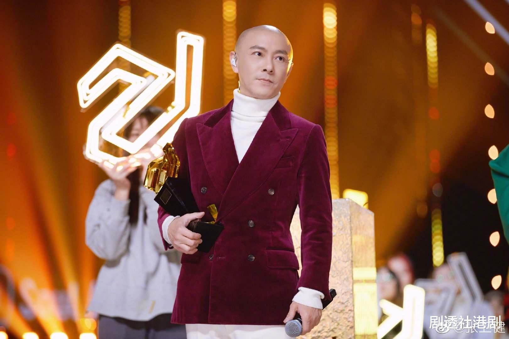 张卫健|张卫健妻子晒近况！48岁发福明显，皮肤白到发光，流产后选择丁克