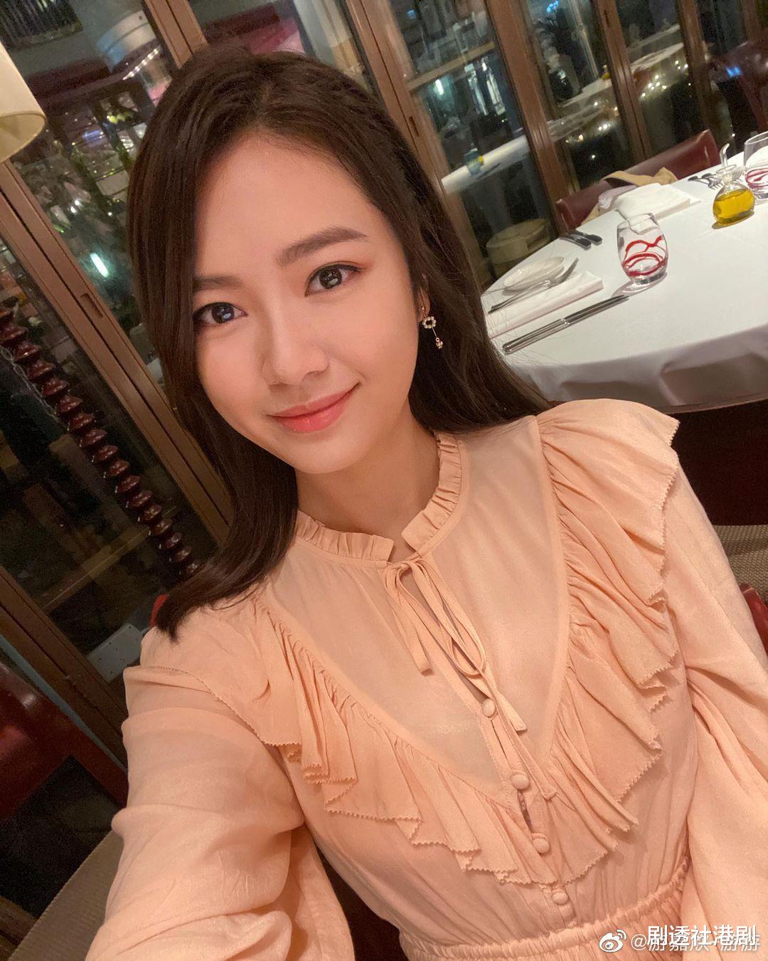 TVB|直接！TVB当红小生新剧与女神小花拍吻戏，难掩激动：当然把持不住