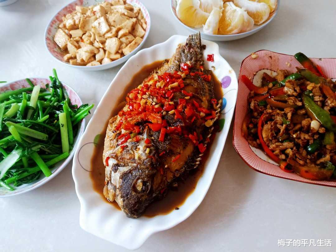 婆婆过生日我做了一桌子菜为她庆生，发在群里，姑姐说我真小气