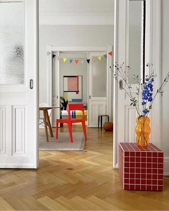 德国夫妻的“简洁彩色房”火了,装修效果引起强烈舒适,真有品味