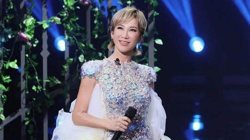 李玟|春晚献唱《点亮梦》的李玟：嫁给富商乐裕民，甘做两个女儿的后妈